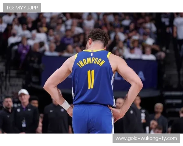 克莱·汤普森三分火力拉开格林防守空档提升球队空间效率