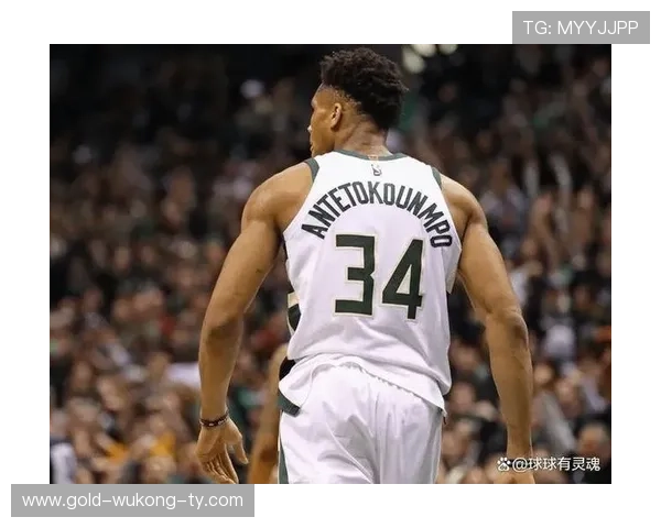 奥斯卡·罗伯特森无球跑动串联全队，改变雄鹿进攻结构