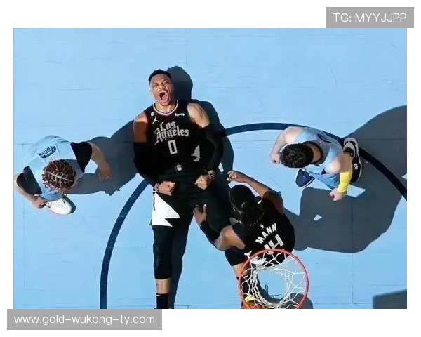 威少通过挡拆直突拉开内线与近两季相比效率更集中